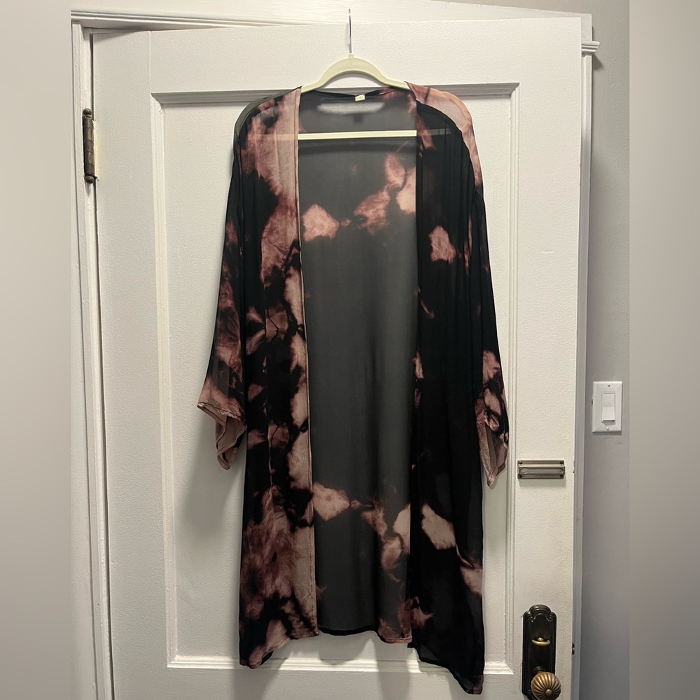 ARAE handmade and hand dyed Shibori Tie-Dye Kimono - Black and Gray, 100% Silk